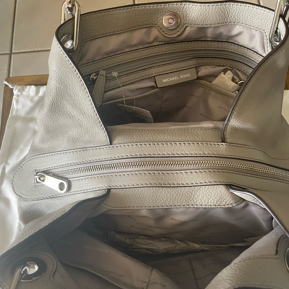 SOLD-🖤MICHAEL Michael Kors Raven Large Shoulder Bag - Picture 12 of 15